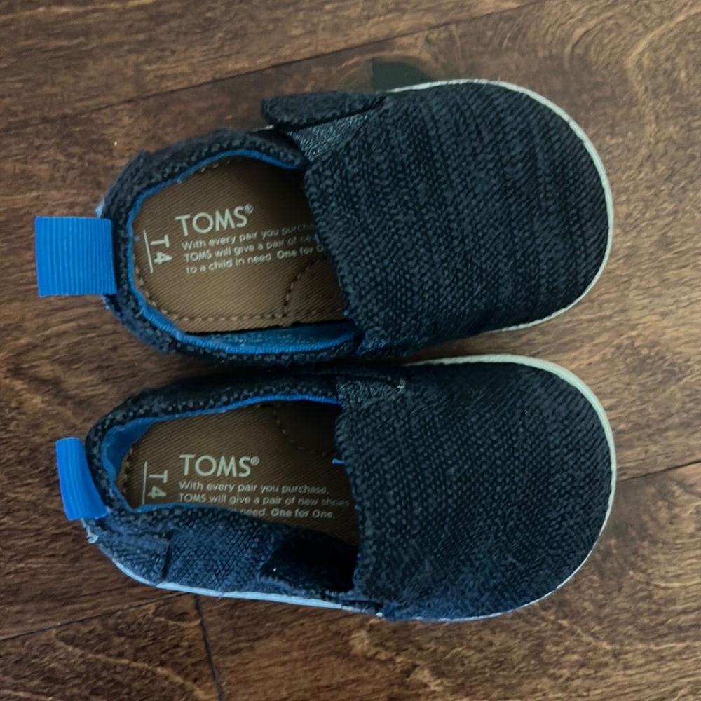 Toms baby shoes